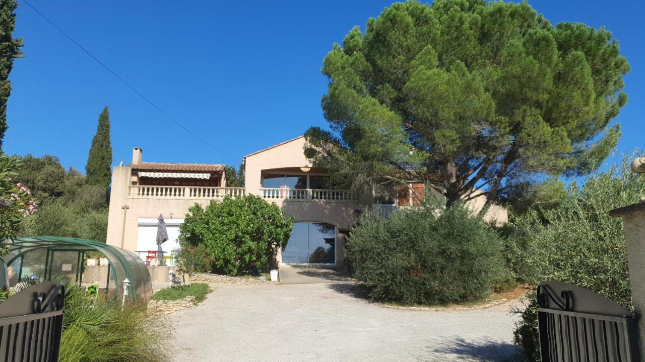 Villa Des Masques Aubais Bagian luar foto